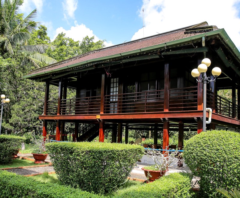 gallery-02-ho-chi-minh-stilt-house