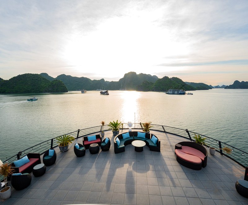 gallery-10-cruise-sundeck