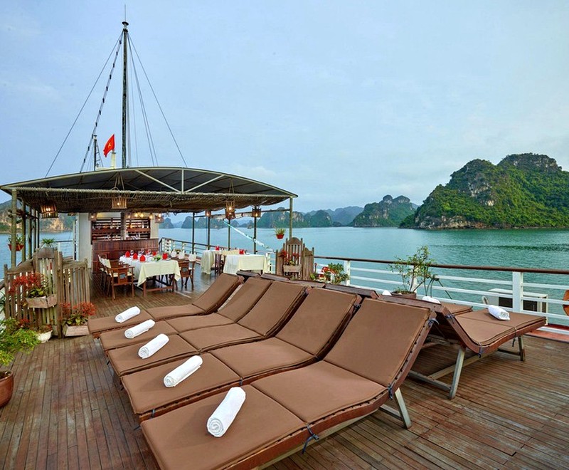 gallery-17-halong-cruise-deck
