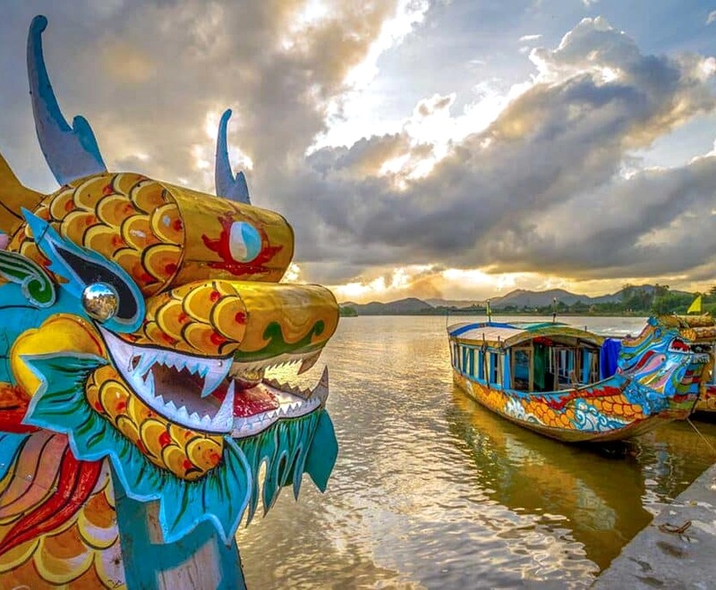 gallery-21-perfume-river-dragon-boat