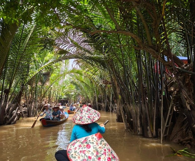 gallery-22-paddleboat-canal